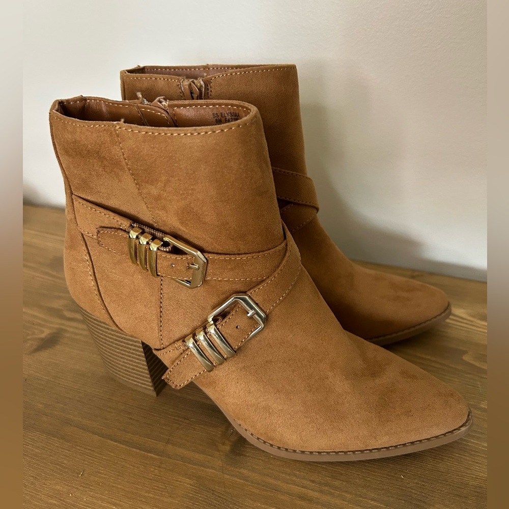 Sun + Stone Elyssaa Womens Block Heel Bootie Tan Micro US 6